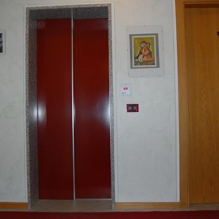 Garni Castel Ferari Hotel Tuenno Buitenkant foto