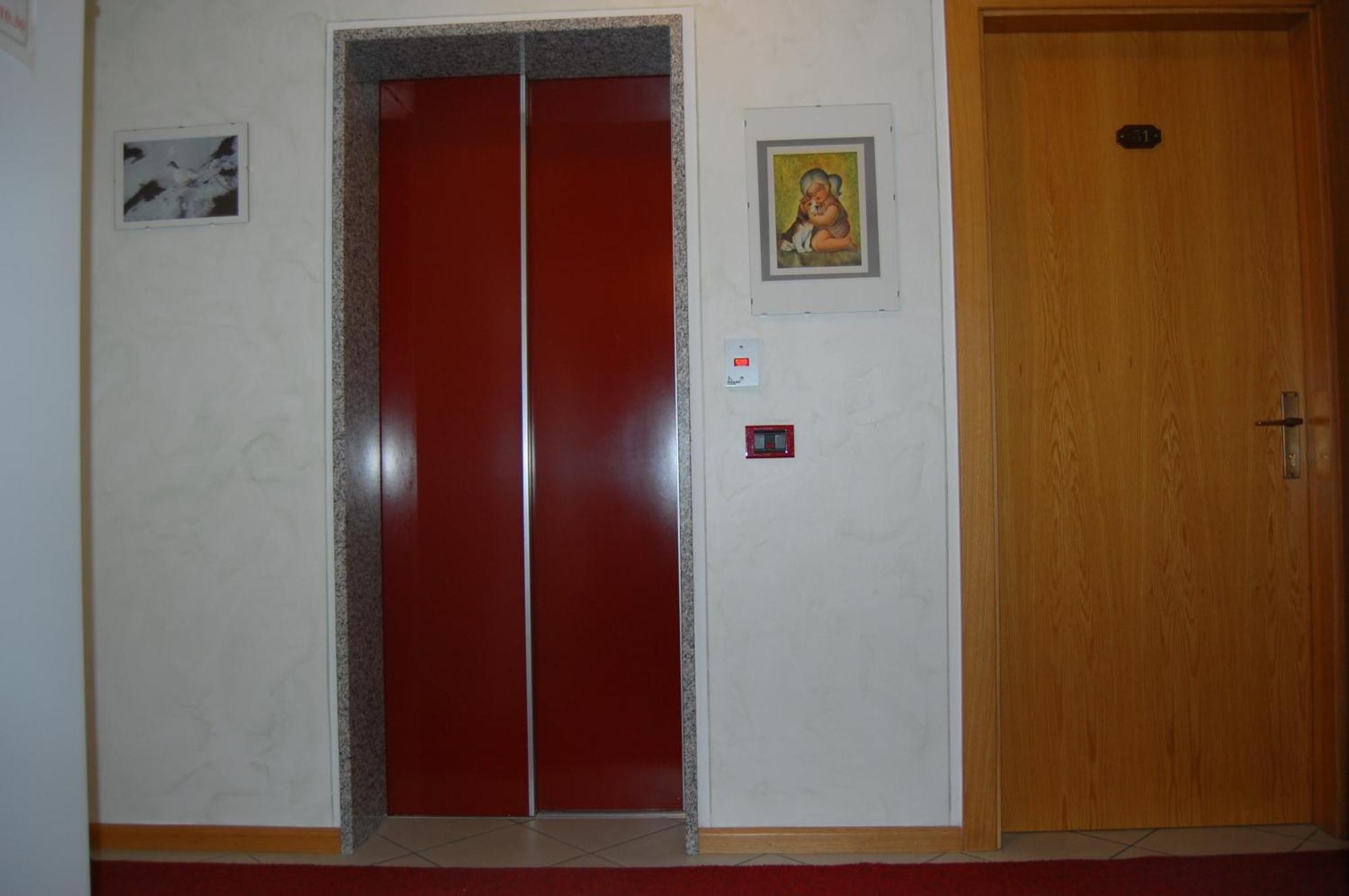 Garni Castel Ferari Hotel Tuenno Buitenkant foto