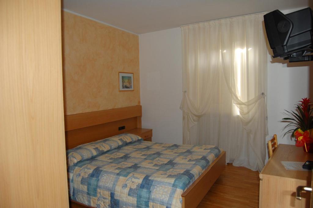 Garni Castel Ferari Hotel Tuenno Buitenkant foto