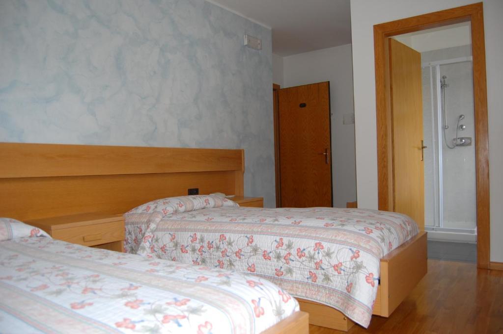 Garni Castel Ferari Hotel Tuenno Buitenkant foto