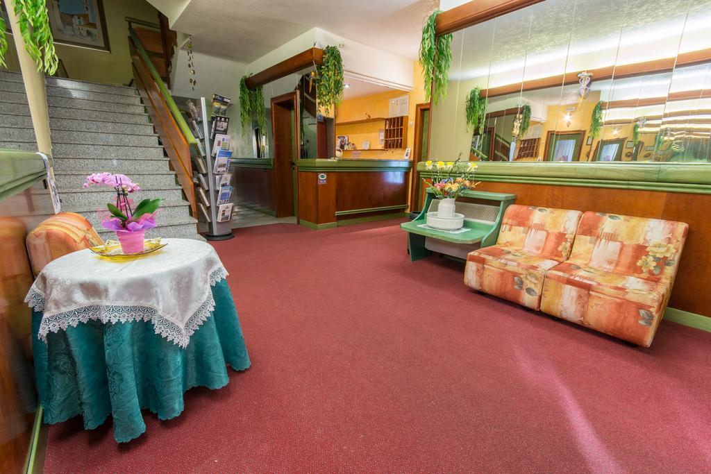 Garni Castel Ferari Hotel Tuenno Buitenkant foto