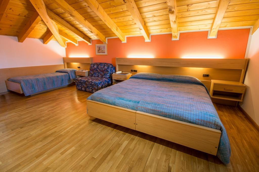 Garni Castel Ferari Hotel Tuenno Buitenkant foto