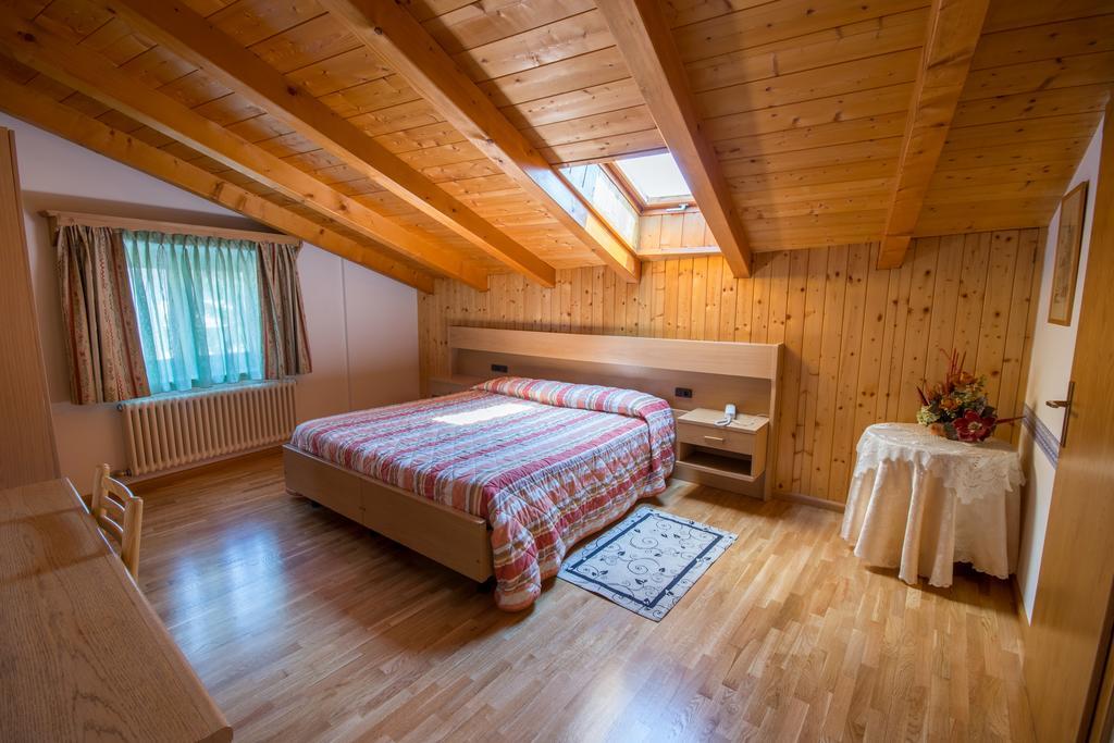 Garni Castel Ferari Hotel Tuenno Buitenkant foto