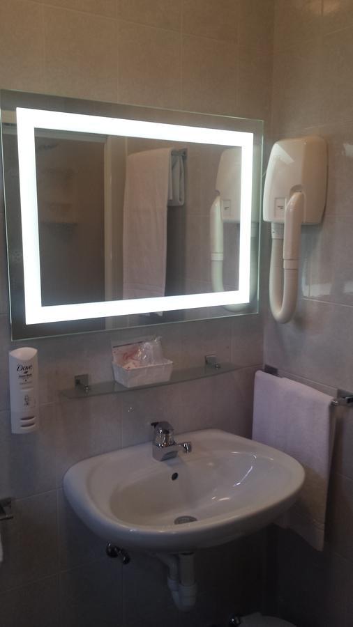 Garni Castel Ferari Hotel Tuenno Buitenkant foto