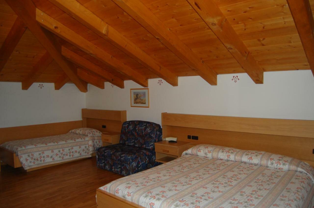 Garni Castel Ferari Hotel Tuenno Buitenkant foto