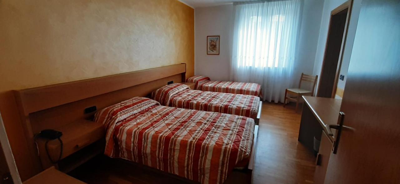 Garni Castel Ferari Hotel Tuenno Buitenkant foto