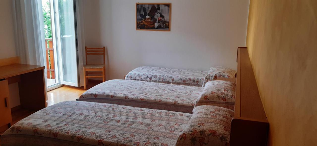 Garni Castel Ferari Hotel Tuenno Buitenkant foto